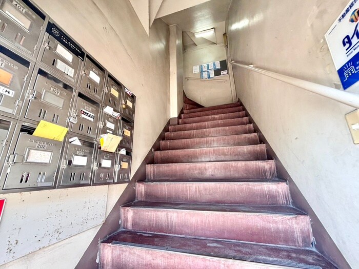 物件外観写真2　(エントランス部分)