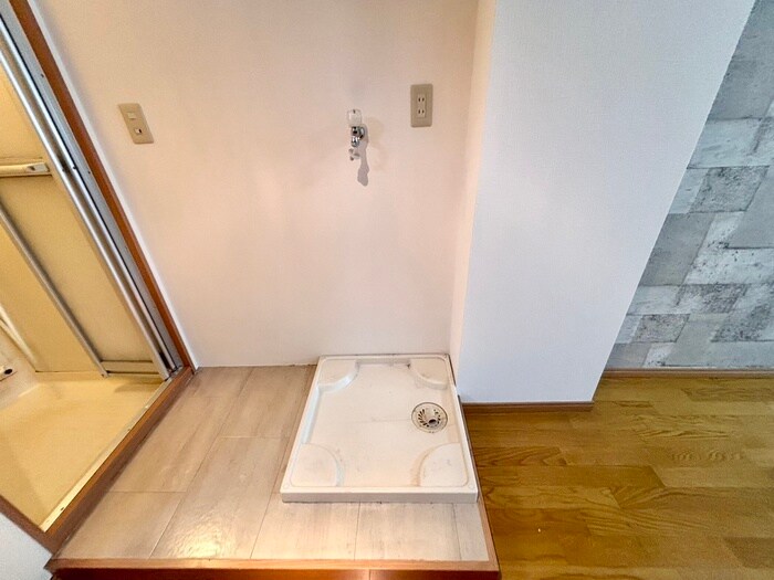 物件内観写真11　(洗濯機置場)