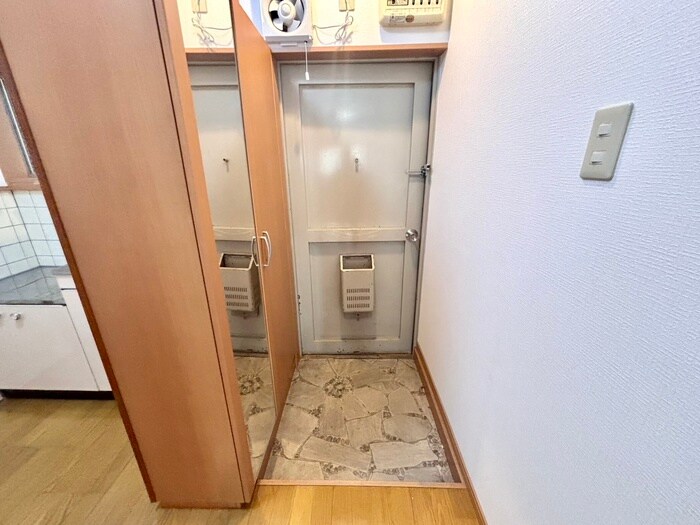 物件内観写真12　(玄関)