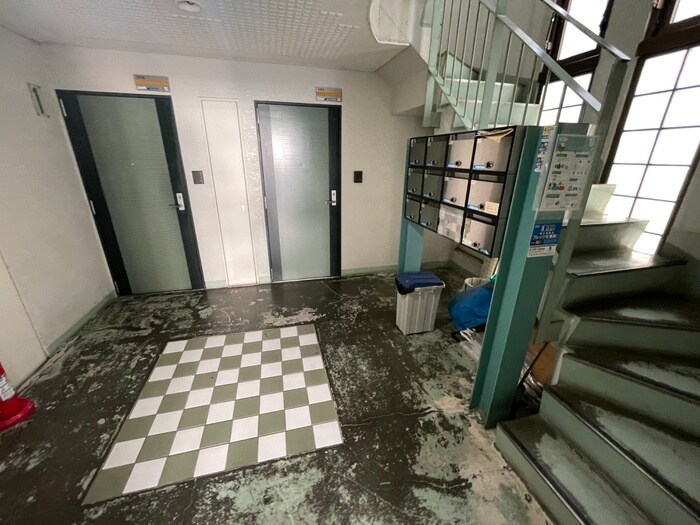 物件外観写真5　(エントランス部分)