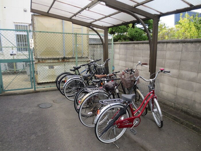 物件外観写真3　(駐輪場)