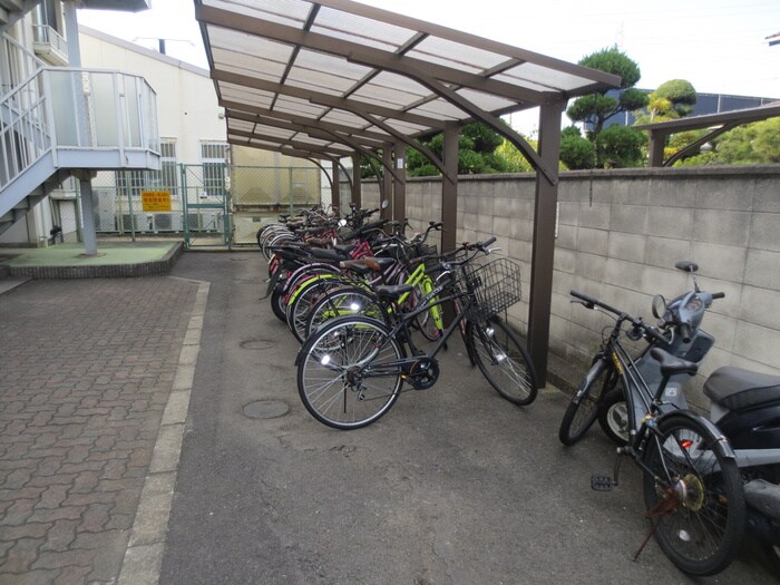 物件外観写真6　(駐輪場)