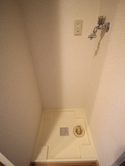 物件内観写真12　(洗濯機置場)