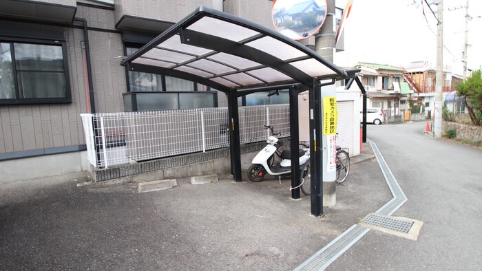 物件外観写真4　(駐輪場)