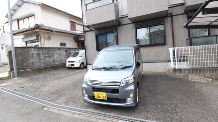 物件外観写真5　(駐車場)