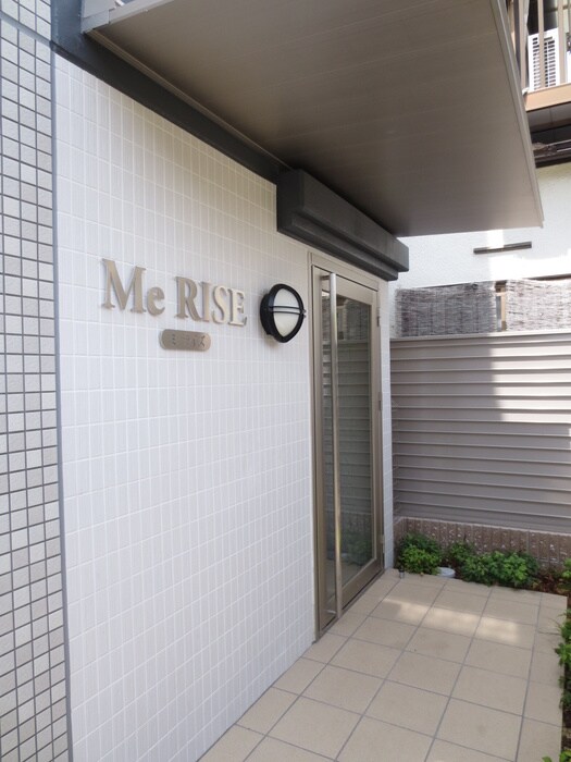 物件外観写真6　(エントランス部分)