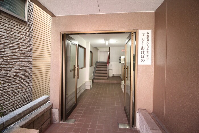 物件外観写真4　(エントランス部分)