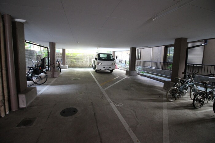 物件外観写真6　(駐車場)