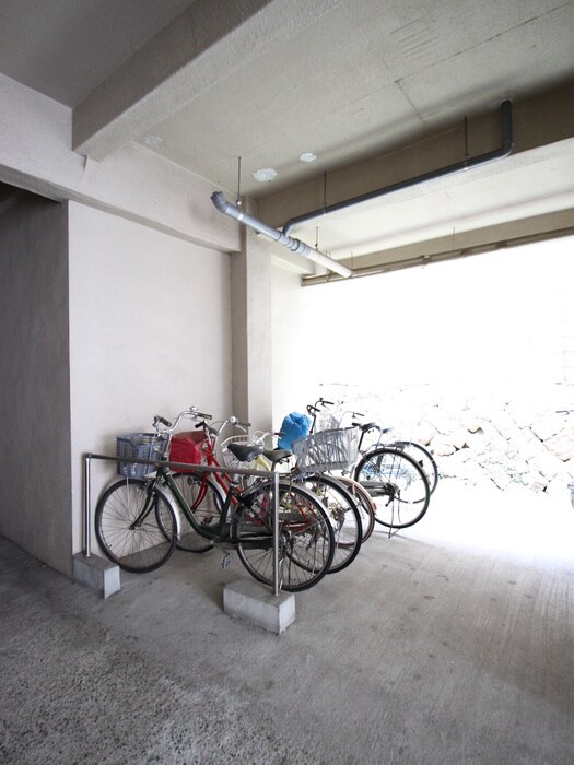 物件外観写真6　(駐輪場)