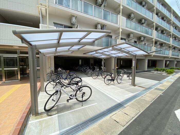 物件外観写真3　(駐輪場)