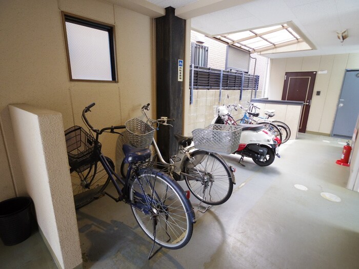 物件外観写真5　(駐輪場)