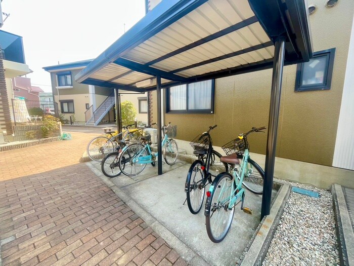 物件外観写真3　(駐輪場)