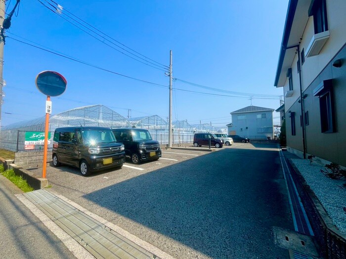 物件外観写真6　(駐車場)