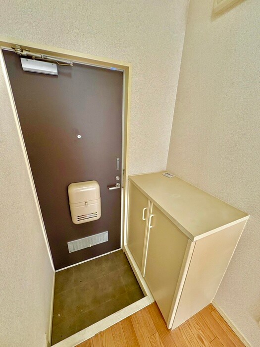 物件内観写真11　(玄関)