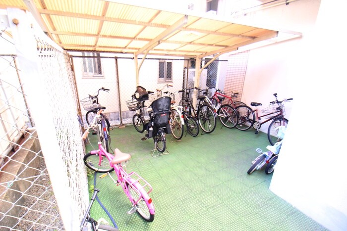 物件外観写真5　(駐輪場)