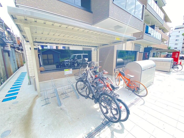 物件外観写真4　(駐輪場)