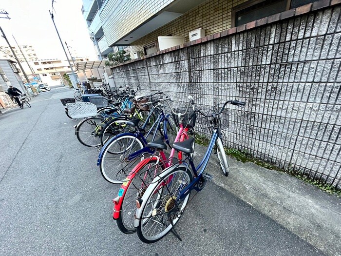 物件外観写真4　(駐輪場)
