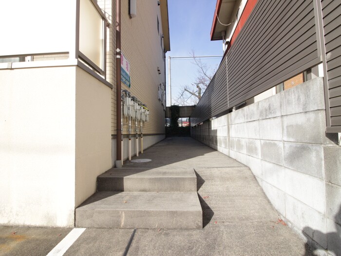 物件外観写真5　(エントランス部分)