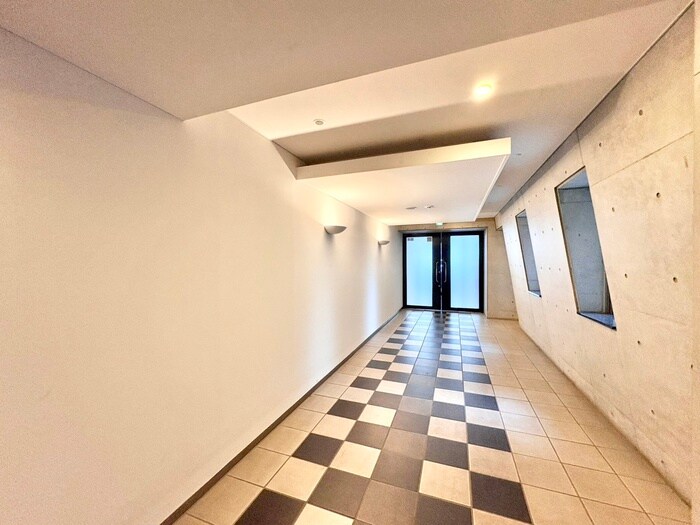 物件外観写真4　(エントランス部分)