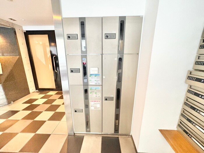 物件外観写真5　(エントランス部分)