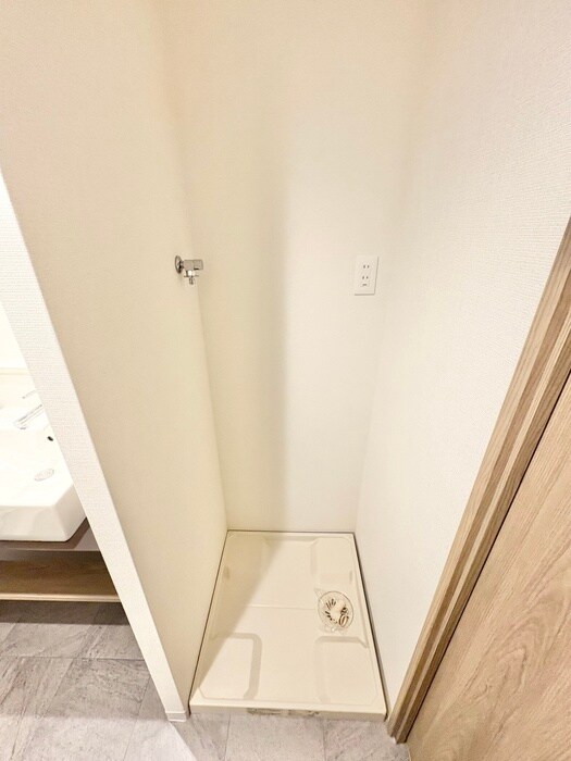 物件内観写真16　(洗濯機置場)