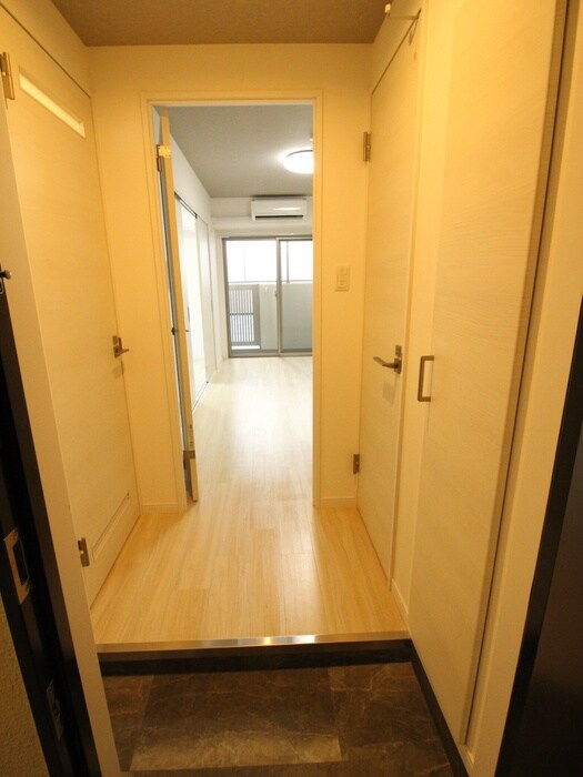 物件内観写真7　(玄関)