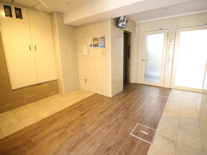 物件外観写真4　(エントランス部分)