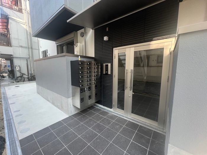 物件外観写真4　(エントランス部分)