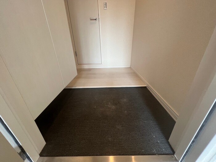 物件内観写真16　(玄関)