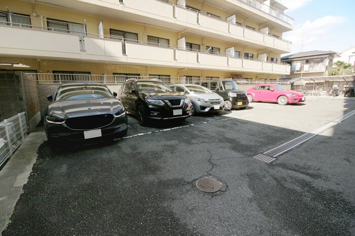 物件外観写真6　(駐車場)