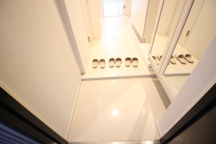 物件内観写真16　(玄関)