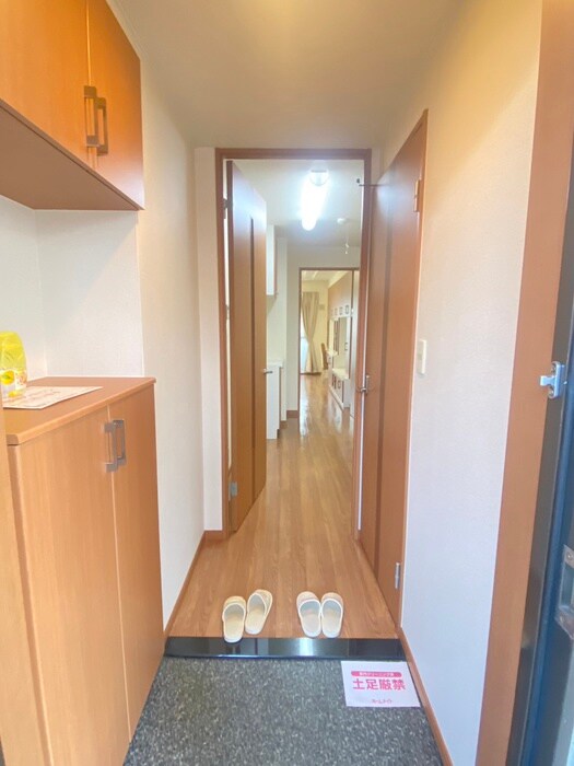 物件内観写真13　(玄関)