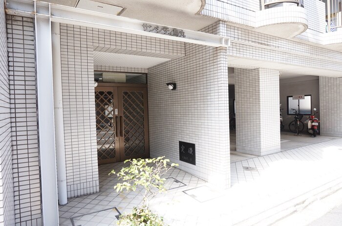 物件外観写真2　(エントランス部分)