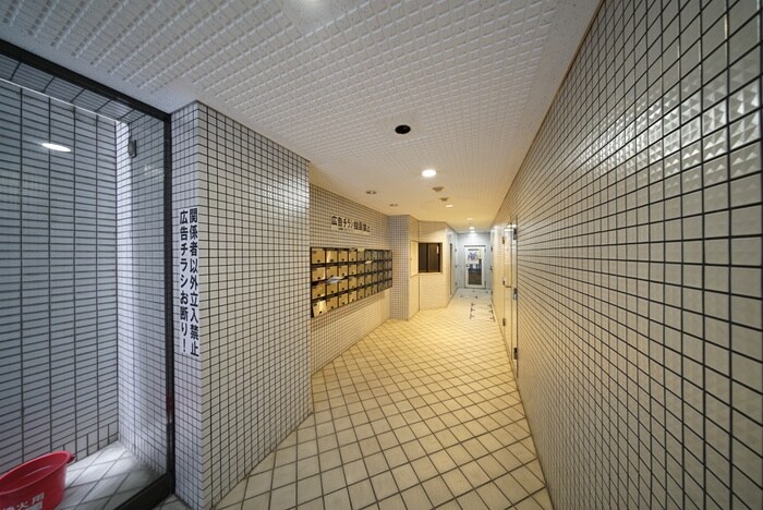 物件外観写真3　(エントランス部分)