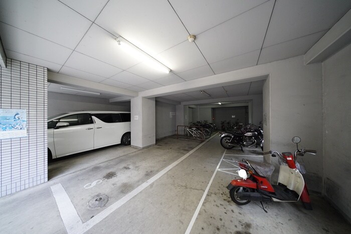 物件外観写真4　(駐輪場)