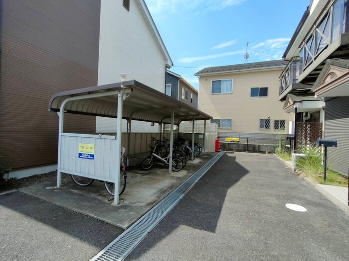 物件外観写真4　(駐輪場)