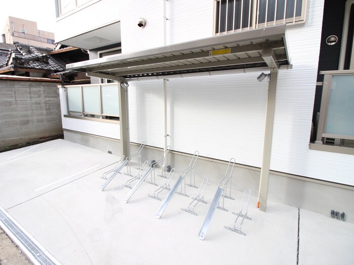 物件外観写真5　(駐輪場)