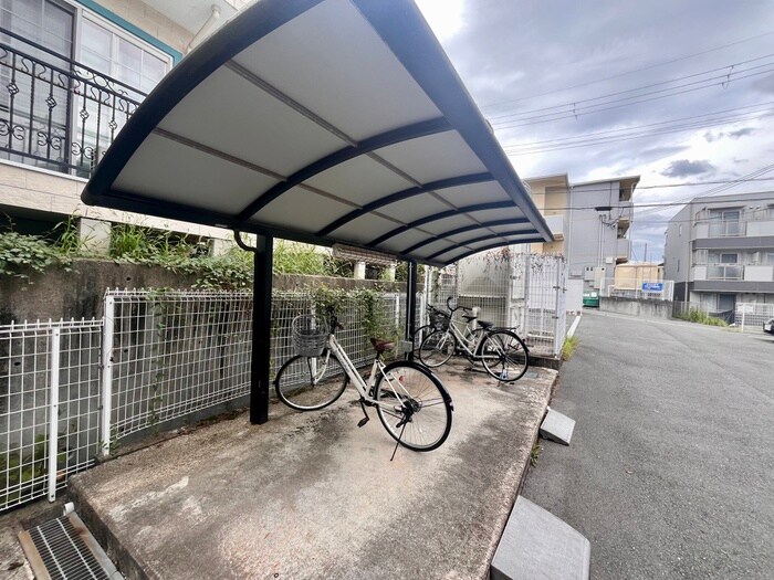 物件外観写真3　(駐輪場)