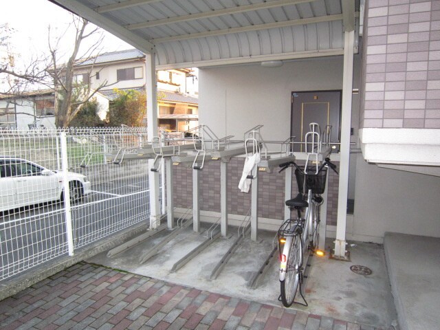 物件外観写真3　(駐輪場)