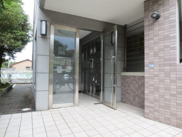 物件外観写真4　(エントランス部分)