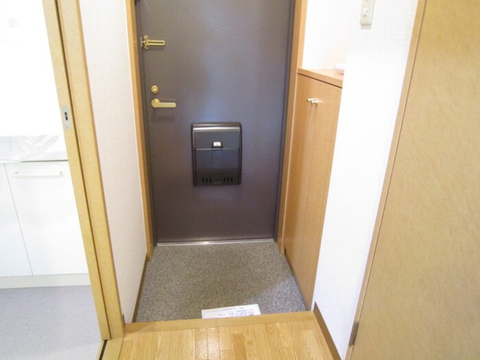 物件内観写真11　(玄関)