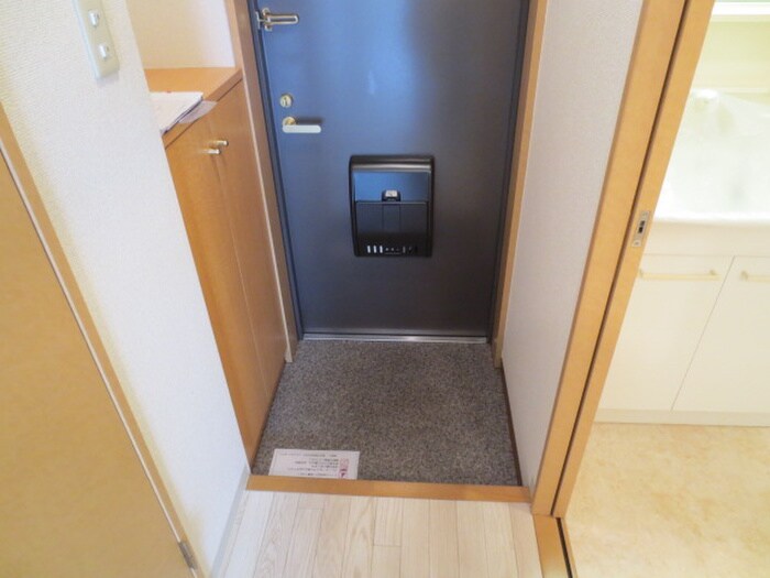 物件内観写真11　(玄関)