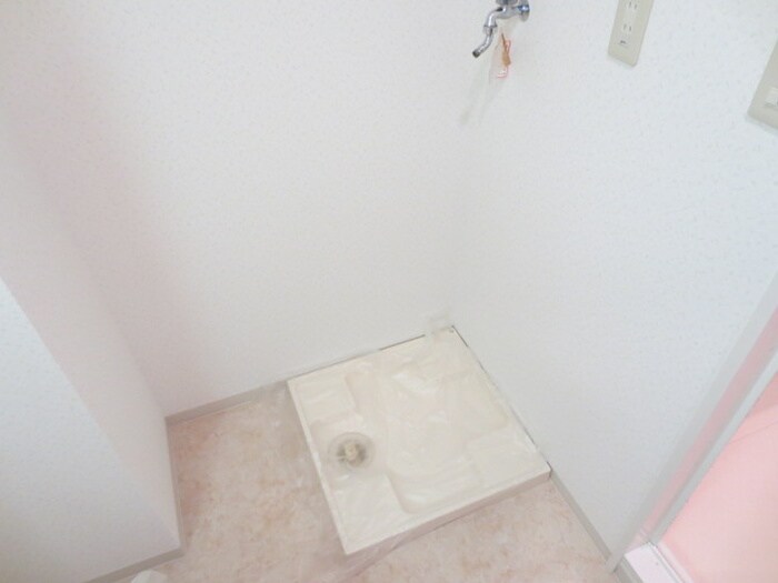 物件内観写真16　(洗濯機置場)