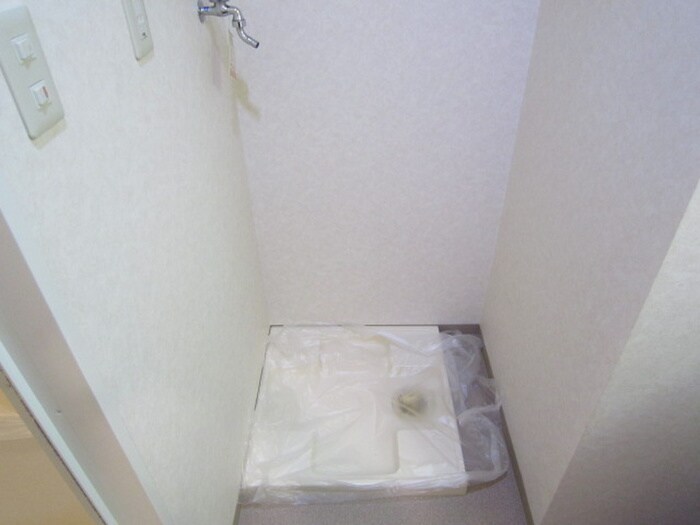 物件内観写真18　(洗濯機置場)