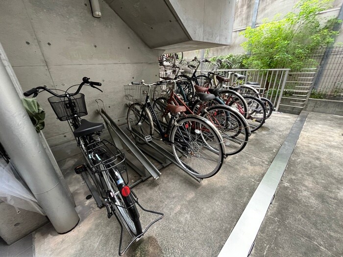 物件外観写真4　(駐輪場)