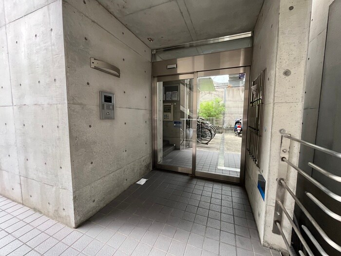 物件外観写真5　(エントランス部分)