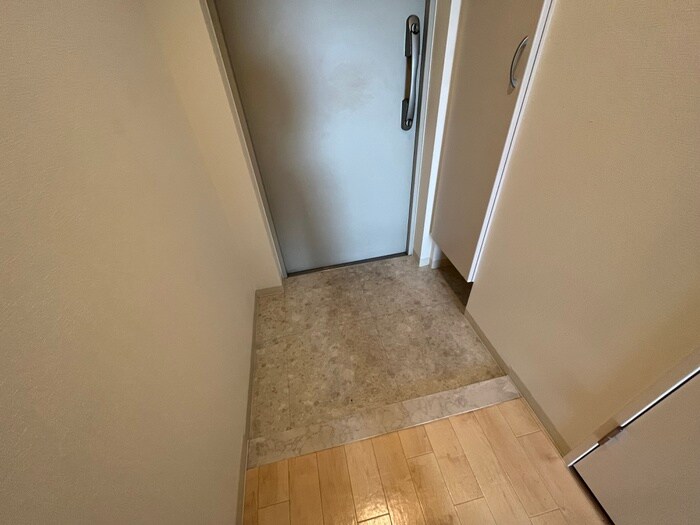 物件内観写真15　(玄関)