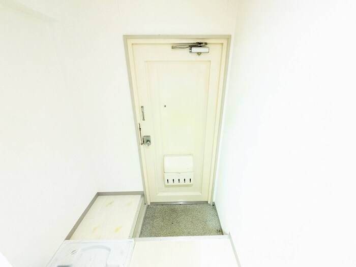 物件内観写真16　(玄関)