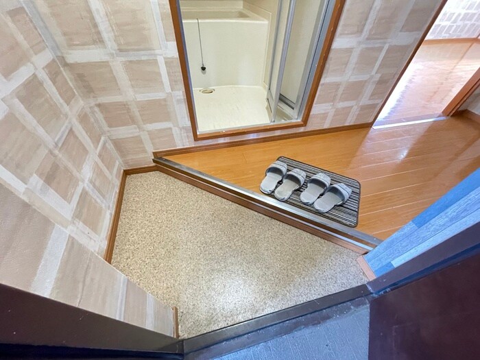 物件内観写真7　(玄関)