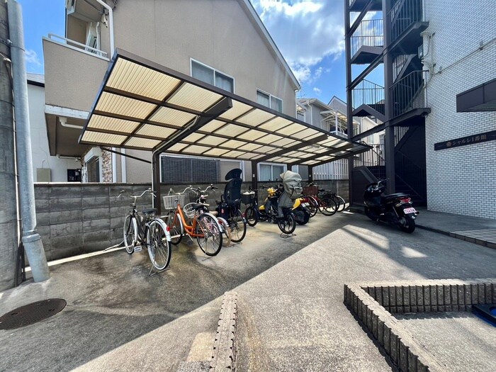 物件外観写真3　(駐輪場)
